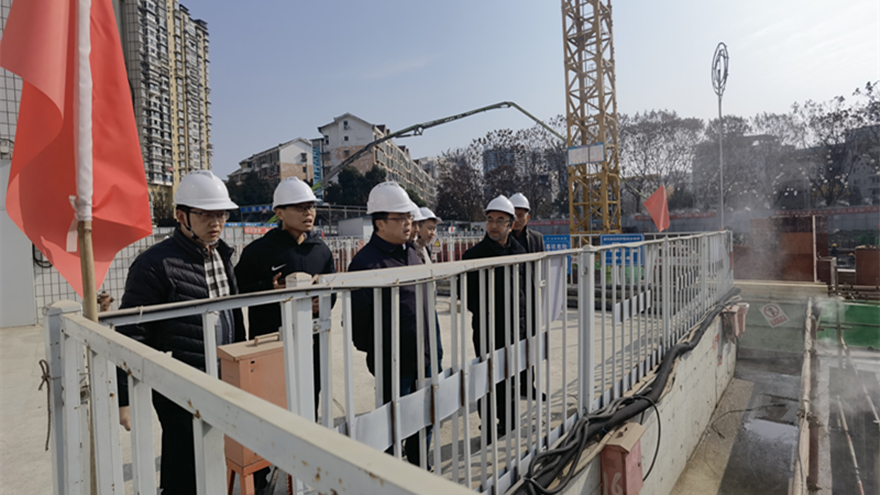 圖二：集團黨委委員、副總經(jīng)理倪丹督導(dǎo)嘉來建工安全工作